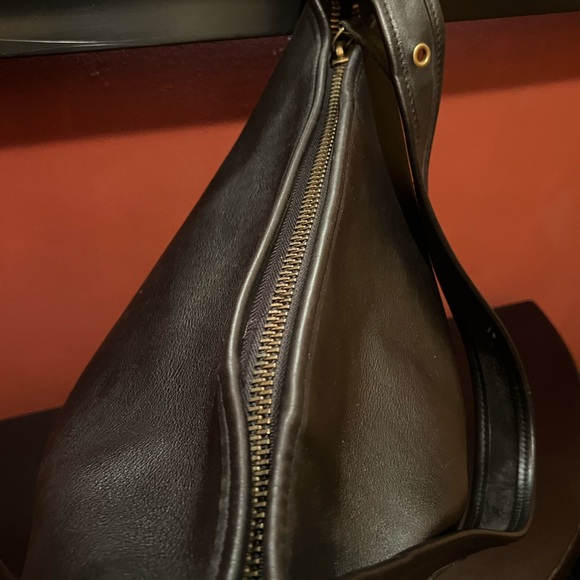 Large Bucket Coach Bag 💯 - Picture 4 of 12